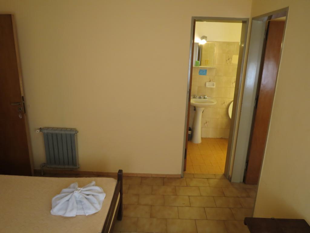 Hotel Arenales Villa Carlos Paz Room photo